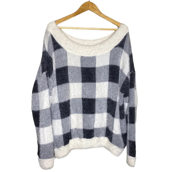 ✨NWT Express Black White Buffalo Plaid Fuzzy Oversized Sweater Women's Size XL - Picture 2 of 9